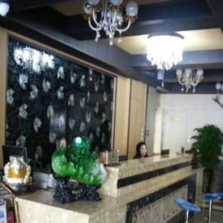 Xinhang Hotel Urumqi Esterno foto