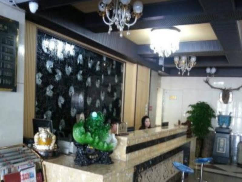 Xinhang Hotel Urumqi Esterno foto